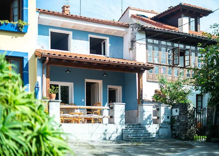 Selina Llanes - Terraza, Vista Y Playa Cerca La Pereda de Llanes